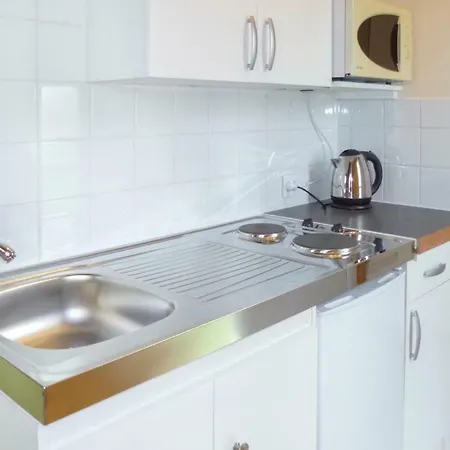 Feriehus Lovely In La Chapelle En Juger Montreuil-sur-Lozon