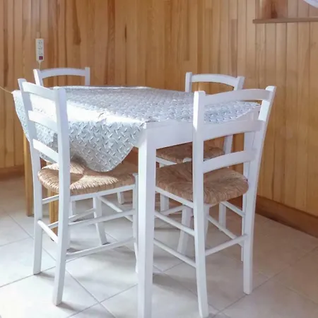 1 Bedroom Gorgeous In La Chapelle En Juger Montreuil-sur-Lozon