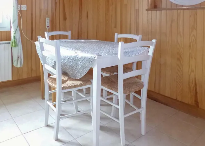 Lovely In La Chapelle En Juger Montreuil-sur-Lozon